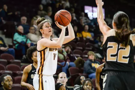 Cassie Breen scored 33 points Tuesday in leading the CMU women to a double-overtime win over Oakland.
