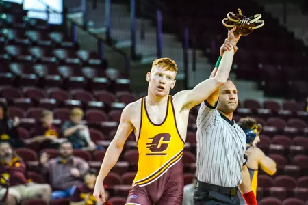 CMU junior Justin Oliver went a perfect 6-0 to win at 149 pounds at the Cliff Keen Las Vegas Invitational.