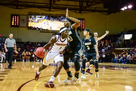 Freshman Micaela Kelly scored a career-high 20 points and made four steals in CMU's 103-85 win at Oakland on Sunday.