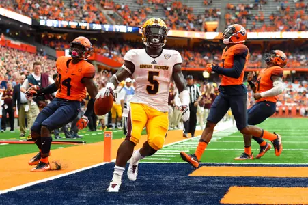 Jonathan Ward (5) scores a second-quarter TD on Saturday in the Chippewas' 41-17 loss to Syracuse at the Carrier Dome.