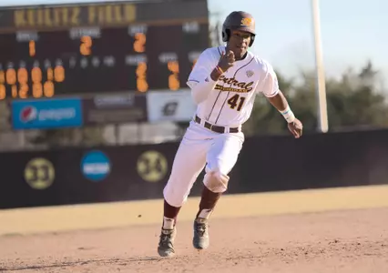 Zavier Warren