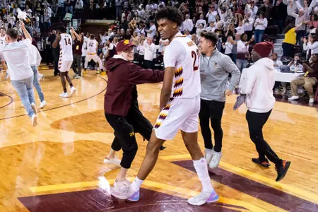 Men's Basketball Defeats Western Michigan on Brian Taylor 3-Pointer in Closing Seconds, 70-69 Image