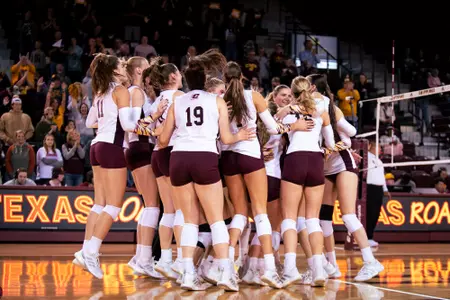 Volleyball Completes Sweep of MAC Player of the Week Awards Image