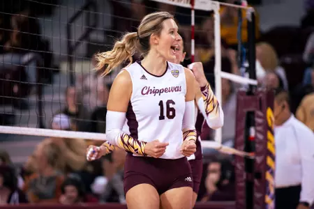 Thomas Leads Volleyball Sweep of Western Michigan Image