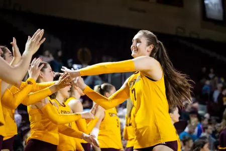 Volleyball Posts Second-Straight Sweep, Remains Atop MAC Image
