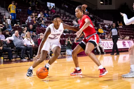 Women's Basketball Falls to Unbeaten Portland Image