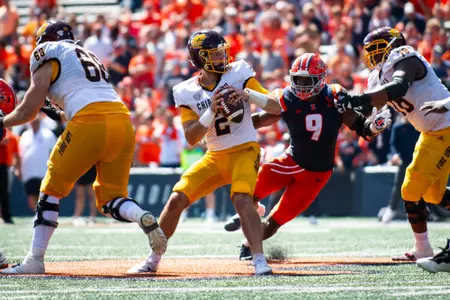 Football Falls at Illinois 30-9 Image