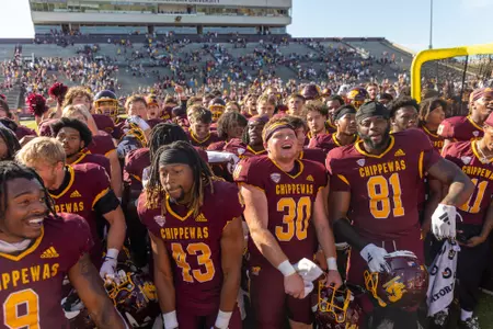 Chippewas Pull Off Dramatic 37-34 Win With Touchdown in Waning Seconds Image