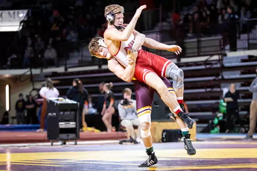 Wrestlers Upend SIUE, 21-14