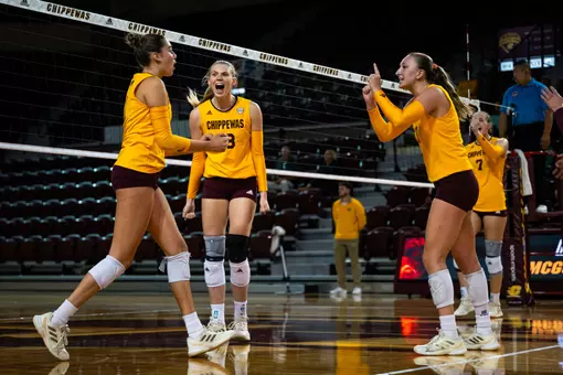 Blocks and Full Team Effort Lead Volleyball to 3-0 Sweep Over Buffalo