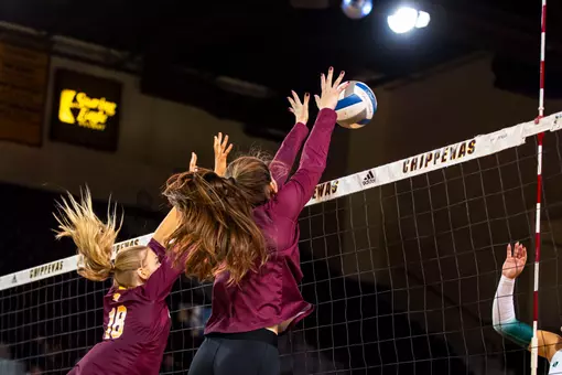 Olin Charts 250th Career Block in Volleyball Loss to Ohio