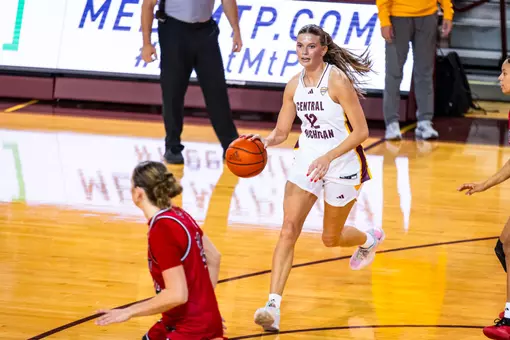 Women’s Basketball Downs Davenport in Home-Opener, 71-44