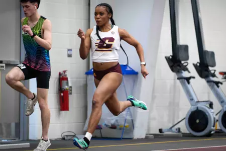 Chippewas dominate in home invitational; Nielsen vaults into top-10 Image