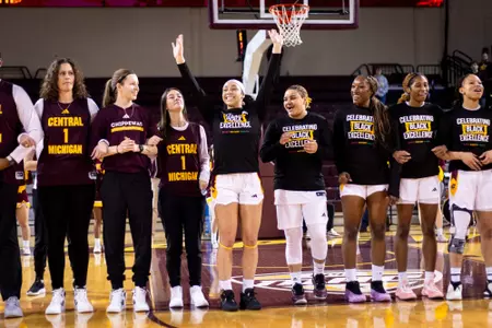 Women’s Basketball takes down Akron, 70-61, on Senior Day Image