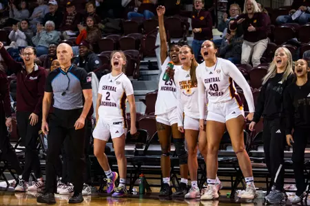 Chippewas Handle Akron on the Road, 74-53 Image