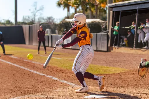Softball Defeats Siena, Falls to St. John’s in 10-Inning Battle