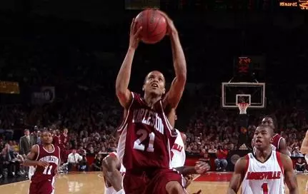 CofC Cruises Past Elon, 67-45