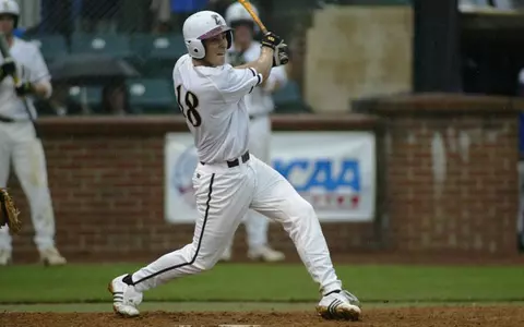 CofC Outslugs Towson, 14-8