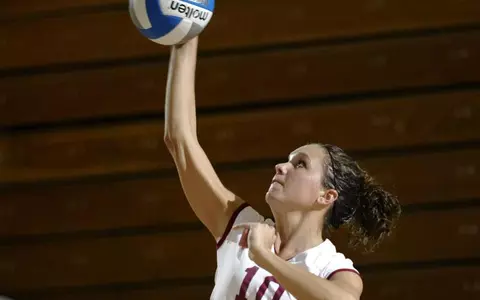 Charleston Volleyball Posts Sixth Shutout, Wins 3-0