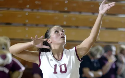 Charleston volleyball to play in the Hawkeye-Holiday Inn Challenge