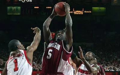 Johnson, Wiggins Pace CofC, 77-62