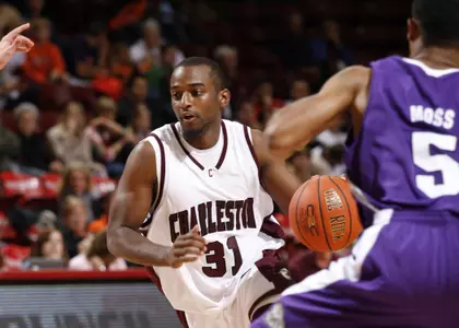 CofC Downs GSU, 100-87