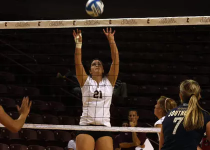 Cougars Beat Davidson, Re-Claim First Place