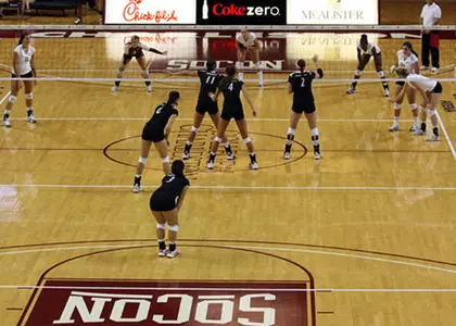 Cougars Drop Three-Set Match to Auburn