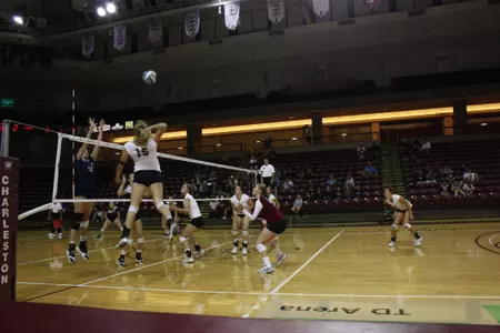 Volleyball Defeats UNC-Wilmington In Five Sets