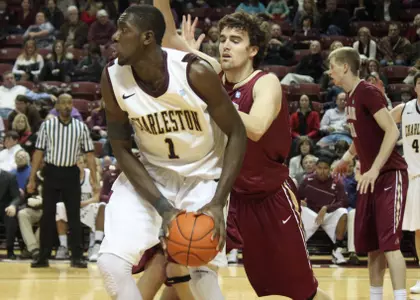 Cougar Big Men, Defense Stun Elon, 63-44