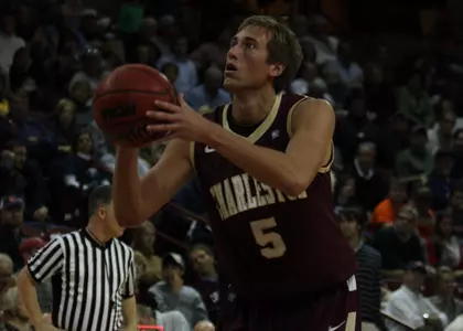 Auburn Avoids Upset Bid By Charleston, 55-51