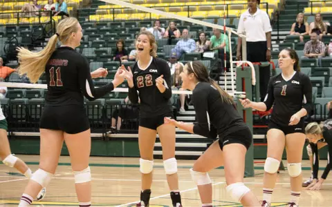 CofC Volleyball Sweeps William & Mary, 3-0