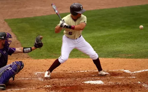 Cougars Split Doubleheader With Radford