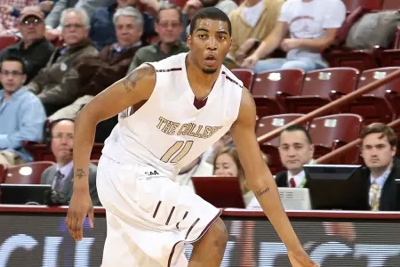 Hofstra Hangs On For 75-71 Win Over Charleston