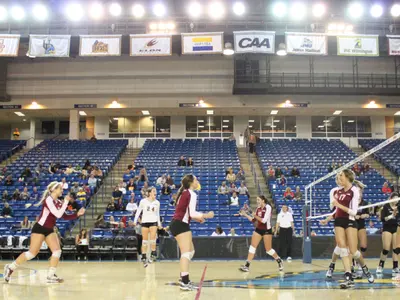 Defense Leads the Way as Volleyball Downs Delaware