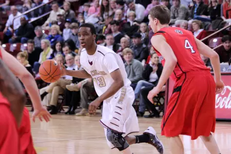 Cougars Fall To Northeastern, 60-44