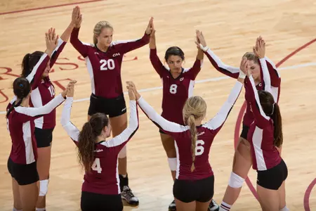 Volleyball Cruises Past Fullerton, Wins CofC Classic