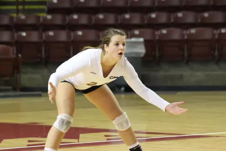 Volleyball Sails Past Delaware in Straight Sets