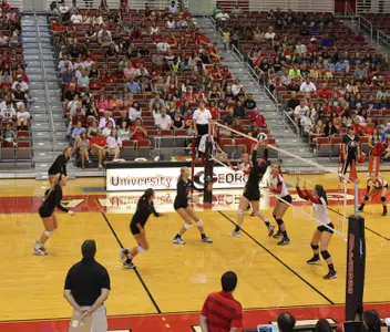 Volleyball Falls to Georgia in Tournament Finale