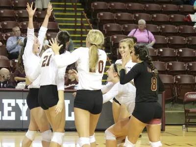 Cougars Can?t Hold Off Hofstra, Fall in Five