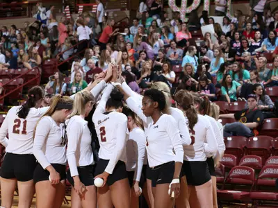 College of Charleston Volleyball Sweeps Elon