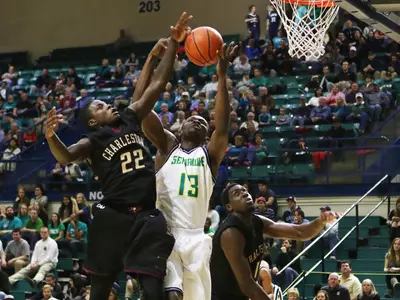 Second-Half Surge Leads Seahawks Past CofC