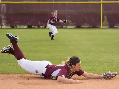 Softball Rebounds On Final Day Of Holy City Showdown