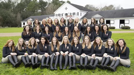 2018-19 College of Charleston Equestrian Team Photo