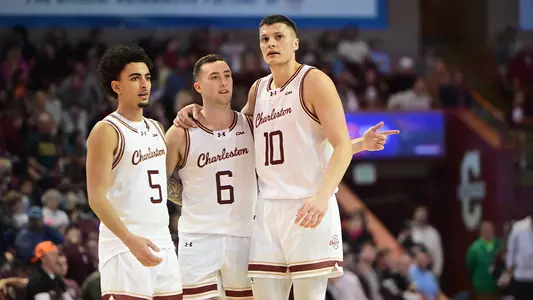 mens basketball huddle