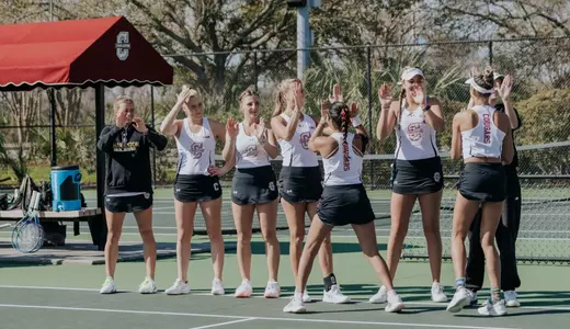 women's tennis huddle