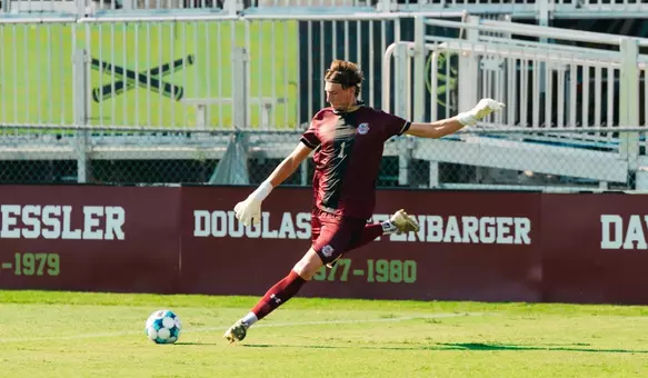 Marten Brink kicks from the goal