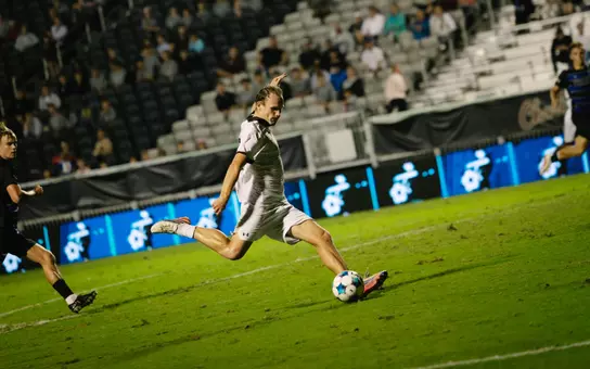 Stian Bendvold kicking the ball