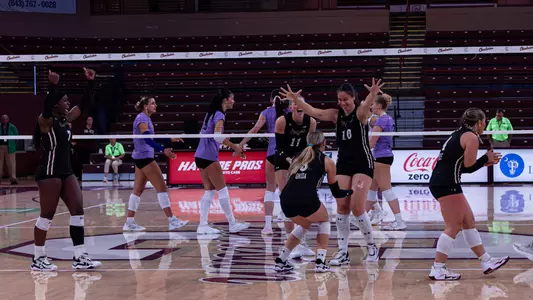 Helena Vukovic and Julia Gnida celebrating a point.
