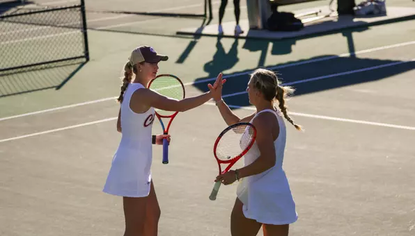 Saige Severance/Sia Cariov celebrate point